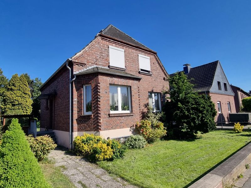Freistehendes Einfamilienhaus mit großem Grundstück – Sanierungsobjekt mit Potenzial in Bedburg-Hau